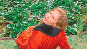'another window' is astral and spacey, with melodic piano intensifying alongside harsh electric guitar sounds towards the track's close. Vqdjwukpdiihfm