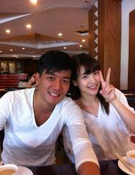 黎諾懿暢談愛情、家人和演藝事業，最難忘好兄弟鄭伊健。 黎諾懿被老婆李潔瑩埋怨結婚前冇向她求婚。 黎諾懿接受倪詩蓓（右）及葉文輝（左）訪問。 黎諾懿大讚阿仔「小春雞」好生性。 黎諾懿加入娛樂圈後認識了好兄弟鄭伊健。 藝人黎諾懿接受節目主持人倪詩蓓及葉文輝（啤梨）訪問，他. é»Žè¯ºæ‡¿å¥³å‹æŽæ´èŽ¹é»Žè¯ºæ‡¿ç»¯é—»å¥³å‹ 2 5dæ˜Žæ˜Ÿç½'