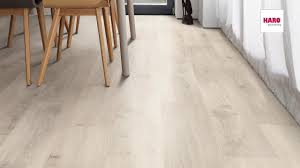 Panorama of modern white stone wall with stripes texture and seamless background. Haro Laminate Floor Tritty 90 Plank 1 Strip 4v Oak Emilia Light Grey Authentic Soft Top Connect 538651