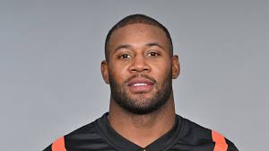 Von Bell's Instagram, Twitter & Facebook