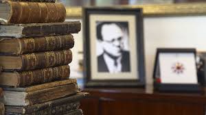 Kitap ambarı 399, 84 tl. Cemil Meric In Kutuphanesindeki Eserler Cumhurbaskanligina Bagislandi