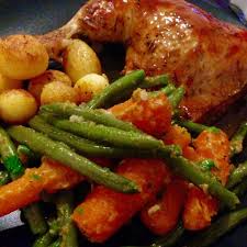 Cuisses De Poulet Roties Marinees Au Ketchup Et Ses Legumes Sautes En 2020 Cuisse De Poulet Roti Legumes Sautes Poulet Roti