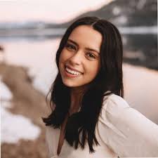 I'm beyond excited to be joining Highsnobiety as an intern in New York this  summer! A special thank you to Willa Bennett and Mike Seegers for trusting  me with this opportunity. |