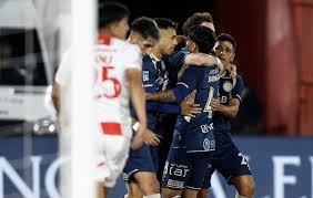 Argentinos Juniors le gan� 2 a 1 a Hurac�n y dej� a Racing dependiendo de  s� mismo