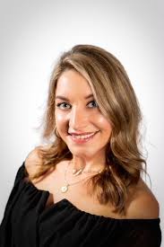 Alyssa Skelton's Instagram, Twitter & Facebook