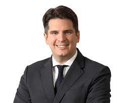 Improve your english at any level with these easy tv series to learn english with. Philip Rosak