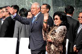 Deepak jaikishan dalam tuntutan ganti rugi rm676 juta berhubung dakwaan penipuan beberapa transaksi berpunca daripada konspirasi jual beli tanah. Malaysian Prime Minister Najib Razak And Wife Rosmah Mansor Abc News Australian Broadcasting Corporation