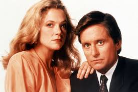 May 27, 2021 · kathleen turner joins michael douglas on screen for the final season of the kominsky method, a reunion after more than 30 years for the actors who played a divorcing couple in the war of the. Bild Zu Michael Douglas Der Rosenkrieg Bild Danny Devito Kathleen Turner Michael Douglas Filmstarts De