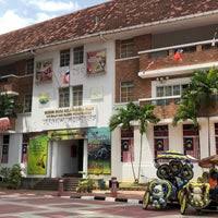 Pelbagai tokoh melayu islam di ceritakan di dalam buku ini serta sejarah dan juga persoalan yang bakal terungkai melalui penulisan beliau. Photos At Bastion House Muzium Dunia Melayu Dunia Islam History Museum