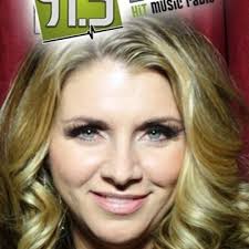 Kathy Wall (@kathythebeatfm)