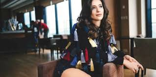 She is an actress, known for yeralti (2012), araf (2012) and last stop: Nihal Yalcin In Sanal Cinsel Iliski Pozu Olay Oldu Haberi