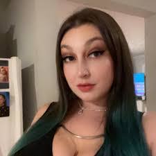 Laura Peavey's Instagram, Twitter & Facebook