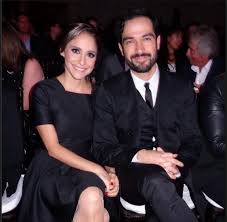 Последние твиты от alfonso herrera (@ponchohd). Poncho Herrera Mostro La Pancita De Su Novia Embarazada Shows Univision