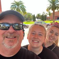 Has anyone bought anything off the site Temu is it all junk or do the  actually deliver what you buy or is it a scam like Instagram Sites and tik  tok