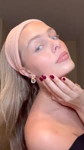 get ready with me using my @tower28beauty essentials 💕, 🛟 intensive  rescue serum , 🤎 sculptino (getty), 🌅 bronzino (west coast) , 🩷 beach  please (magic hour) , 🫦 multi-liner (work of art), 💋lip jelly ...