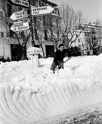 Maybe you would like to learn more about one of these? Un Jour En France En 1956 La France Subit L Hiver Le Plus Froid Du Xxe Siecle La Neige Tombe En Abondance Dans Le Sud A Perpign Perpignan Paris Match Paris