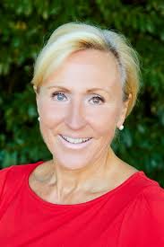 Sandra Macleod's Instagram, Twitter & Facebook