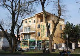 Serviciile medicale cu plata directa sau sub forma de abonamente reprezinta solutia optima. Clinica Korall Photos Facebook