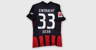 Official page of andré silva, player of. Eintracht Frankfurt Stars Verschenken Andre Silvas Trikot