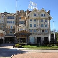 Otelin konumu the elms hotel & spa misafirlere excelsior springs bölgesinde, tarihi bölgede ve watkins değirmeni eyalet parkı ile 15 dakika sürüş mesafesinde konaklama fırsatı sunuyor. The Elms Hotel Spa Hotel