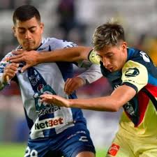 Escobar (cruz azul) le gana al arquero. Zx Mki4uyvdf9m
