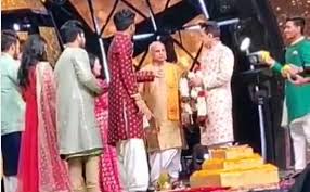 Neha got hitched to rohanpreet singh on october. Neha Kakkar Aditya Narayan Are Now Married Newly Weds Blush In Viral Video Ibtimes India
