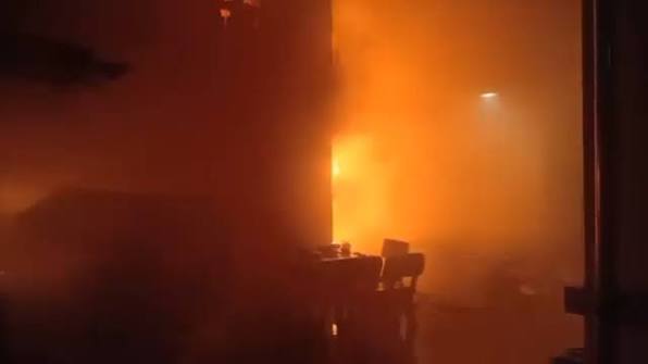 At least three residents and a firefighter were injured, and people were  evacuated, when a fire destroyed five houses in the Phraram 6 community in  Pathumwan district of Bangkok on Monday morning.