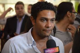 بالصور.. أحمد مراد يروج لفيلم "تراب الماس" بحفل توقيع للرواية