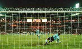 Isso porque, em 1996, o então zagueiro foi o responsável pela eliminação inglesa nas semifinais da euro, também contra os alemães. Gareth Southgate Looks To Lay Ghost Of Euro 96 Penalty Shootout To Rest England The Guardian