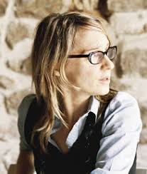 Astrid Stavro (@AstridStavro)