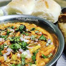 #misalpav #misalmasalapowder #maharashtrianstreetfood misal pav is famous street food from maharashtra, in which sprouted beans are cooked with ingredients: Menu Misal Pav Ingredients Sprouted Matki Moth Beans Any Sprouts Boiled Potato Onion Finely Chopped Green Chi Spicy Gravy Healthy Recipes Curry