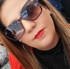 Amamos el look estilo barbie que usó #AnneHathaway en el desfile de  Valentino. #FashionFriday 📷: Getty Images