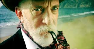 Antonio Gil, escritor y columnista: “Le diría a Boric que es de merluzo  enojarse por huevadas; se lo dice uno que se llama Gil”