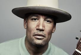 Carl Brave presenta "Notti brave amarcord". "E' il mio ritorno alle  origini"