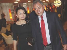 Сергей шойгу в детстве с родителями и сестрами. Zhena Sergeya Shojgu Foto Lichnaya Zhizn Biografiya Deti