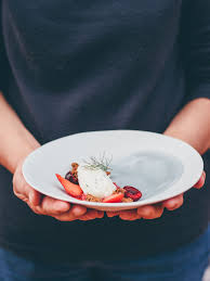 Prendre Le Dessert Au Jardin Leaf Recette Dessert Rhubarbe Desserts A L Assiette Assiette A Dessert