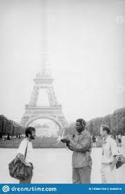 The august 1994 uprising or maleconazo uprising was a protest against government policies in cuba. Paris Altes Schwarzweiss Foto Im August 1994 Ein Schwarzer Strassenhandler Versucht Ein Spielzeugflugzeug Zu Verkaufen Redaktionelles Stockbild Bild Von Ikone Struktur 153661154