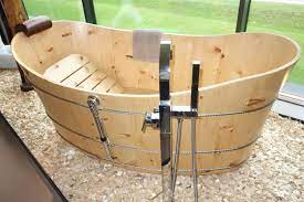 Und er hat platz für bis zu zwei kinder. Holzwanne Selber Bauen Badewanne Selber Bauen Haus Deko Ideen Holzbadewanne Fur Garten Modern Bathroom Design Bathtub Design Bathroom Interior Design Wusstest Du Dass Es Weder Besonders Teuer Noch Kompliziert Ist