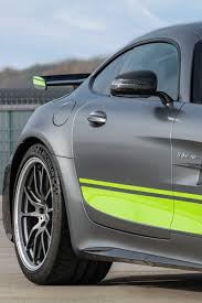 Mercedes Amg Gt R Pro En Tenue De Sport Pour La Piste Tenue De Sport Mercedes Mercedes Amg