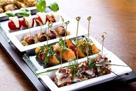 10+ kreative leckere ideen für kalte platten. Kalte Happchen Schon Arrangiert Und Serviert Fingerfood Rezepte Fingerfood Fingerfood Party