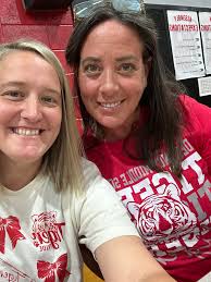 One man's trash, another man's treasure. Hashtag big Pimpin at the goodwill