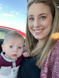 Anne Mummert's Instagram, Twitter & Facebook