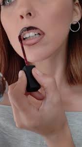 Bold lips💋, En este mini tutorial te enseño a maquillarte los labios en  tonos oscuros., Vos podes elegir entre tus labiales favoritos., Productos  usados:, @urbanvelvetcosmetics , @rimmellondonarg , ...