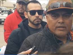 Policías despedidos se manifiestan frente al Ayuntamiento de Cajeme