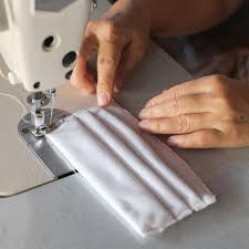 Le Gouvernement Belge A Mis En Ligne Un Patron Et Des Instructions Pour Confectionner Un Masque Buccal En 2020 Tutoriel Couture Facile Patron Couture Facile Masque
