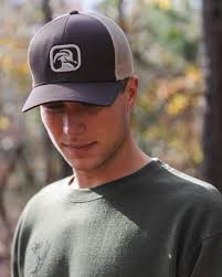 It's Black Friday and the beginning of our favorite time of year!! 25% off  site-wide, including our new arrivals! . . . #kingscreekapparel  #blackfriday #holidayseason #shoplocal