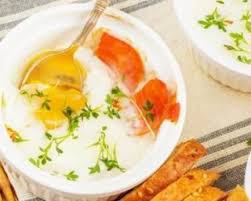 Oeuf Cocotte Aux Chutes De Saumon Fume A La Creme Legere Http Www Fourchette Et Bikini Fr Recettes Recettes Mi Plat Dietetique Oeufs Cocotte Plat De Regime