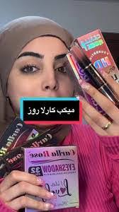 Carla Dewolf's Instagram, Twitter & Facebook