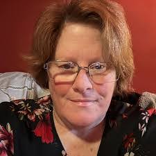 Kelly Minich's Instagram, Twitter & Facebook