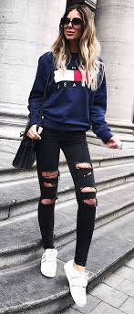 Best 13 outfits to look slim for ladies to form a slimming and lean outfit, it is a very good ideas to wear a pair of skinny jeans. Du Liebst Accessoires Entdecke Jetzt Auf Nybb De Unsere Angebote An Preiswerten Ripped Jeans Outfit Ripped Jeans Outfit Winter Black Ripped Jeans Outfit